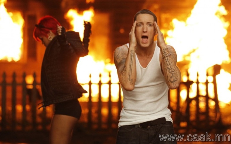 Eminem & Rihanna – “Love The Way You Lie”