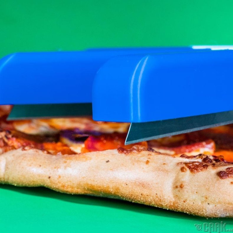 Пиццагаа өө сэвгүй, төгс хувааж идмээр байна уу?