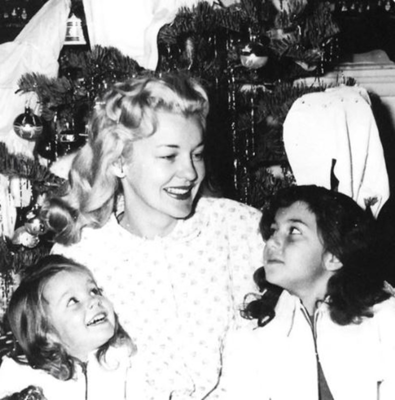 Шер ээжтэйгээ Зул сарын баяраар (Cher), 1950 он