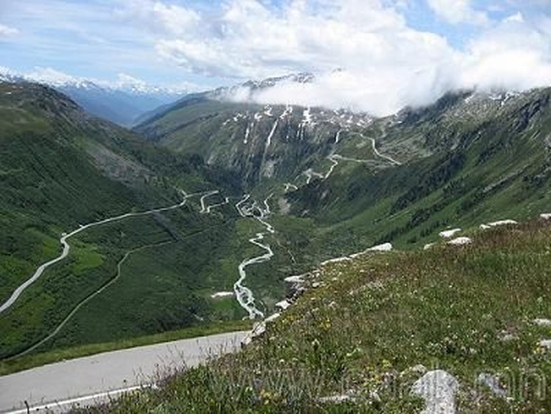 Дэлхийн хамгийн их тээврийн осол гардаг зам (13 фото)