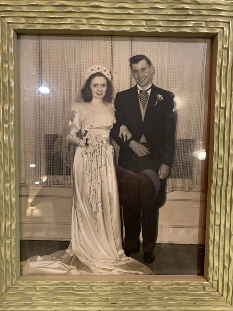 "Өвөө, эмээ хоёр минь 1946 онд хуримласан."