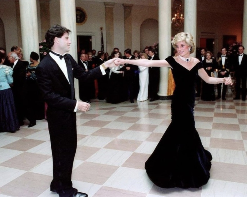 Жүжигчин Жон Траволта Цагаан ордонд Диана гүнжтэй бүжиглэж байна, 1985