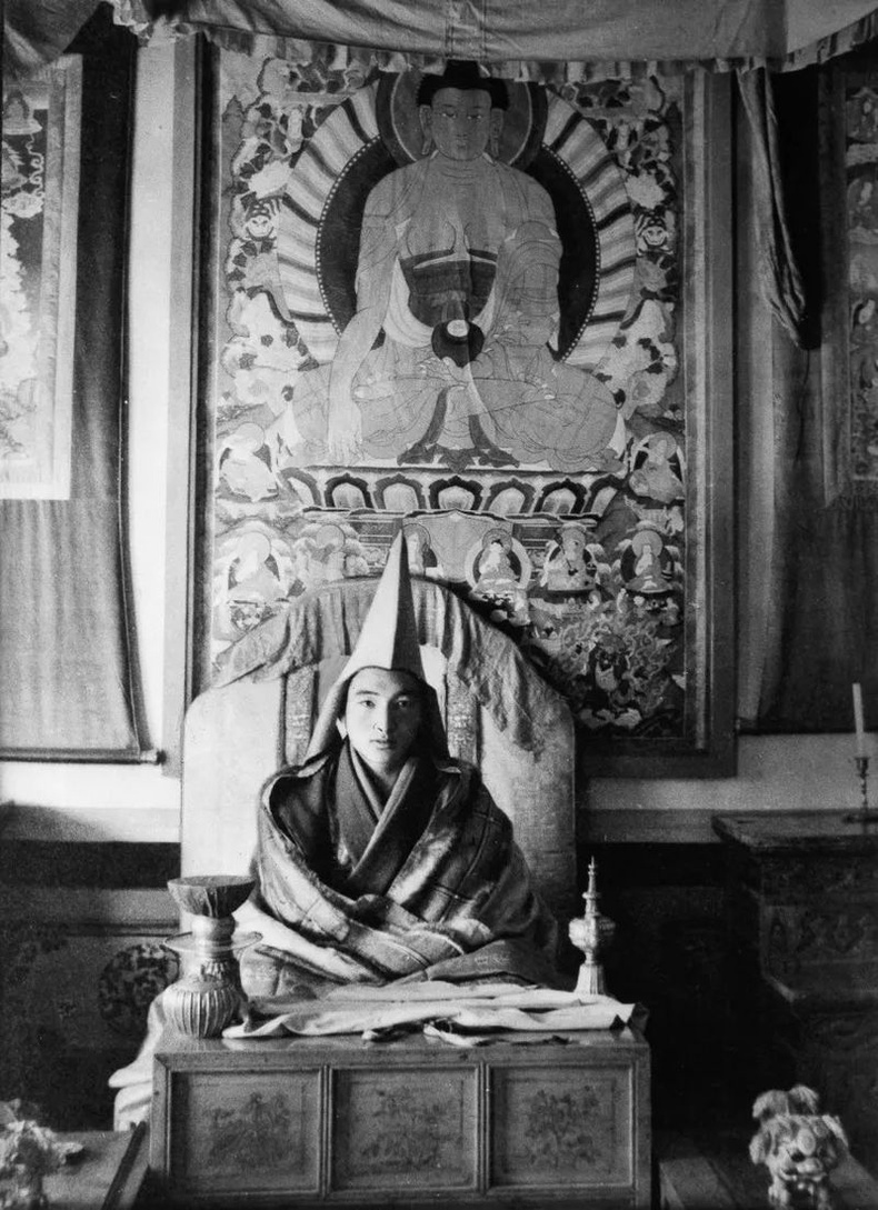 14-р Далай лам, 1950