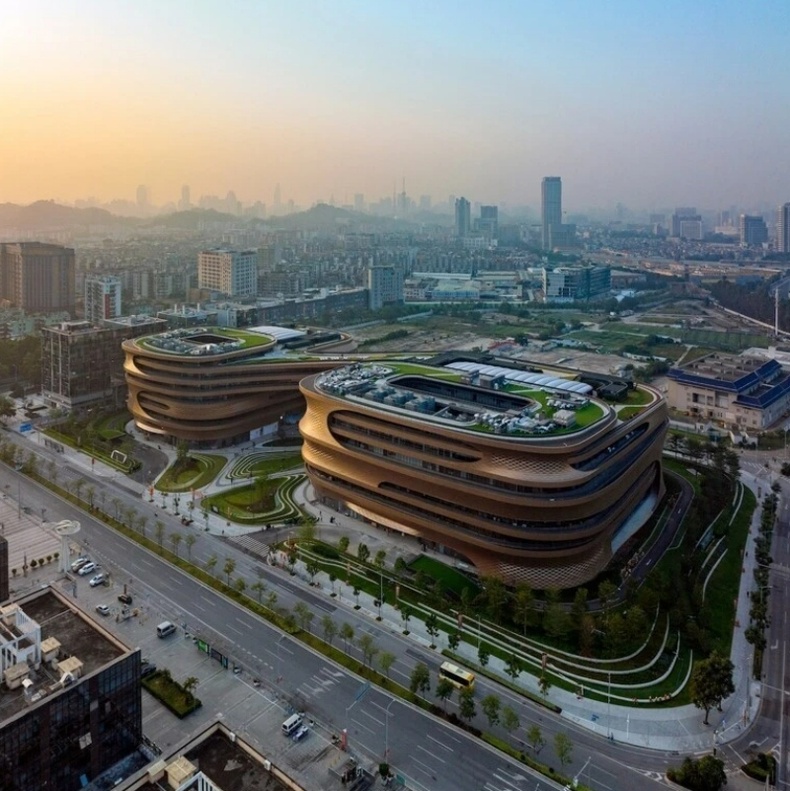 Zaha Hadid Architects”  фирмийн “Infinitus Plaza” худалдааны төв. Хонконг, Хятад