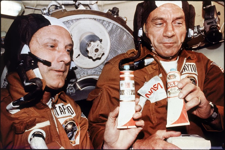 1975 он: Аполло-Союз нислэг нь АНУ, ЗХУ-ын сансарт хийсэн анхны хамтын ажиллагаа болов