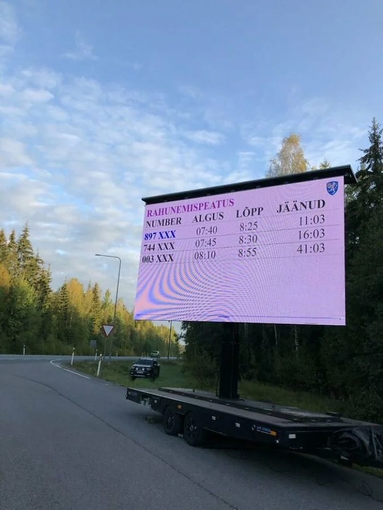 Эстонид хийсэн туршилт: Хурд хэтрүүлж буй жолооч нар энэ цэгт заавал зогсож, "завсарлага" дуусах хүртэл хүлээхээс нааш замд гарахгүй