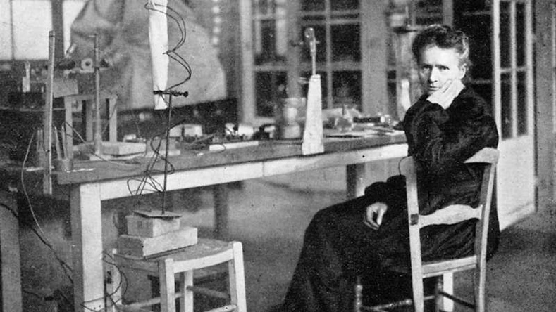 Мари Кюри чухам ямар сэдвийн хүрээнд судалгаа шинжилгээ хийж байсан бэ?