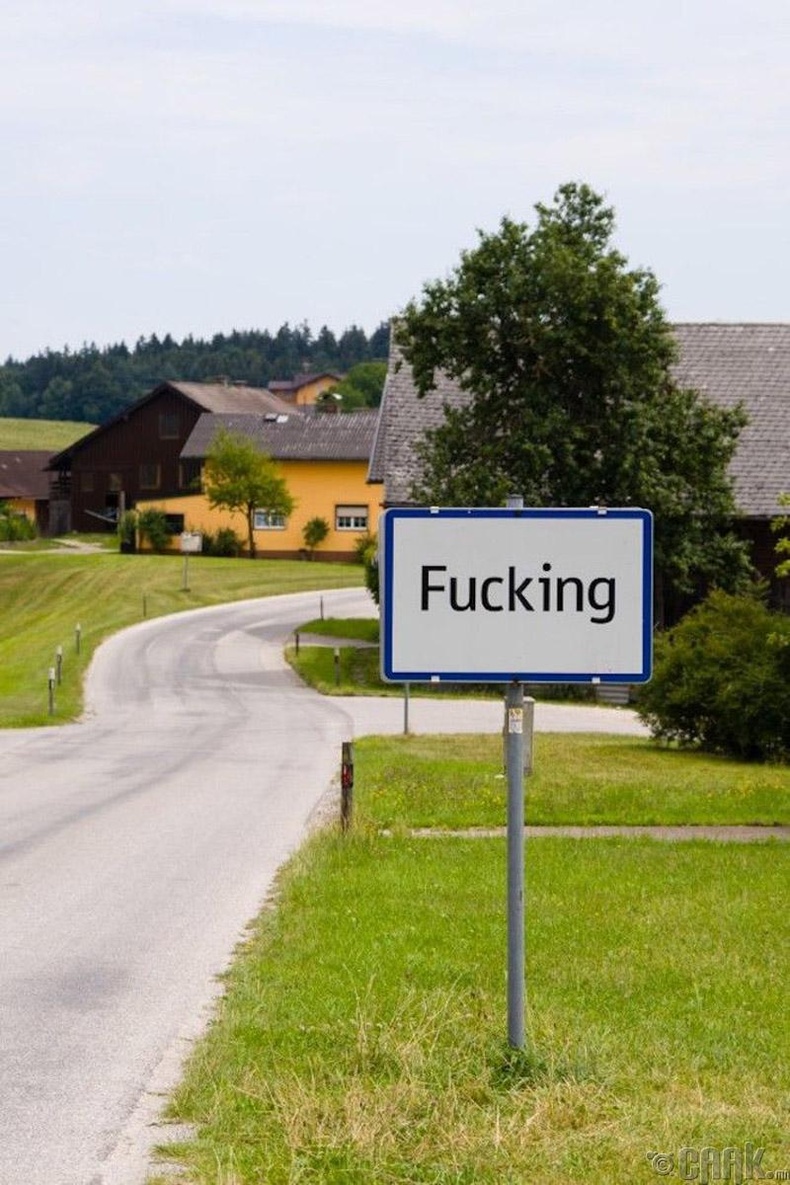 "Fucking", Австри