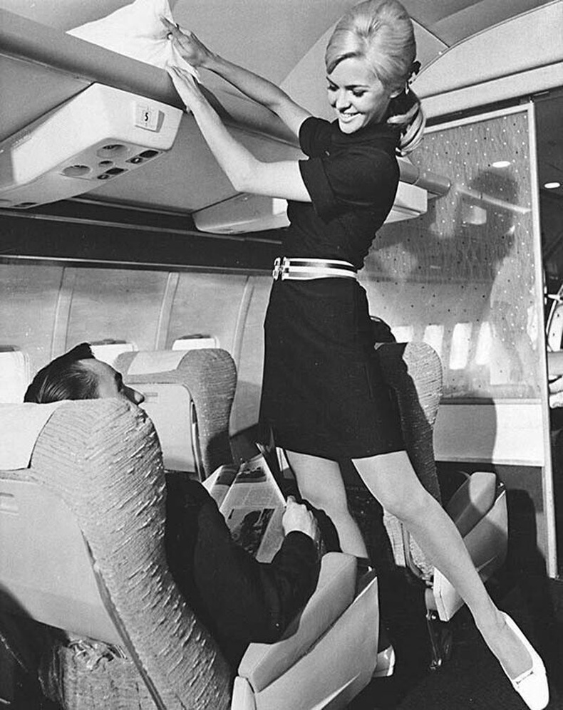 American Airlines компанийн үйлчлэгч бүсгүй, 1960-аад он