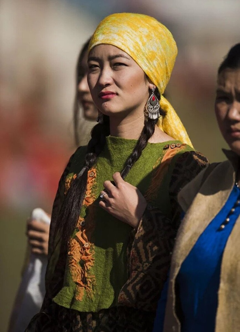 Национальности средней азии. Киргизские женщины. Женщины средней Азии. Средняя Азия люди. Женщина киргизка.
