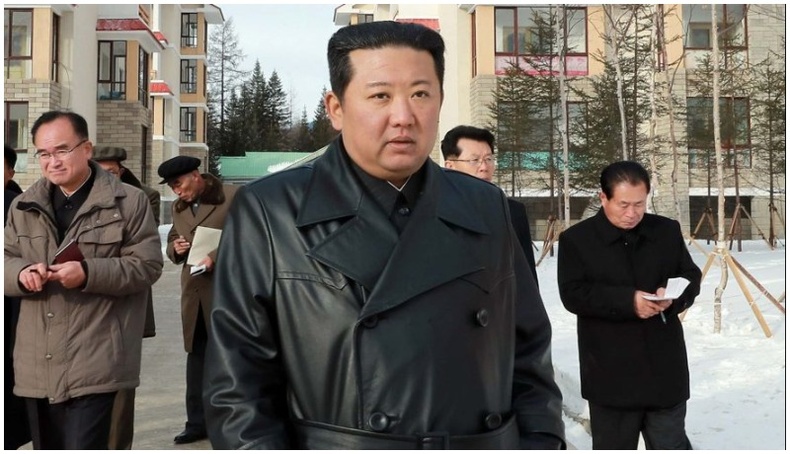 "Удирдагч цор ганц" - Хойд Солонгосын иргэдийг савхин дээл өмсөхийг хоригложээ