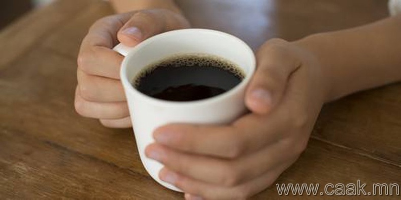 Өдөр бүр кофе уух нь хорт хавдраас урьдчилан сэргийлдэг хэдий ч, 2-оос олон аяга уувал биенд эсрэгээр хор болно.
