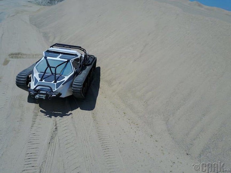 Ripsaw EV2 -ын зарим загварууд Lamborghini Aventador-той ойролцоо буюу 700 морины хүчтэй