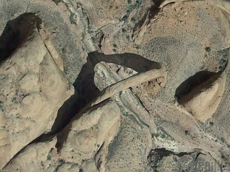 АНУ-ын Юта муж дахь "Солонгон гүүр" чулуун тогтоц