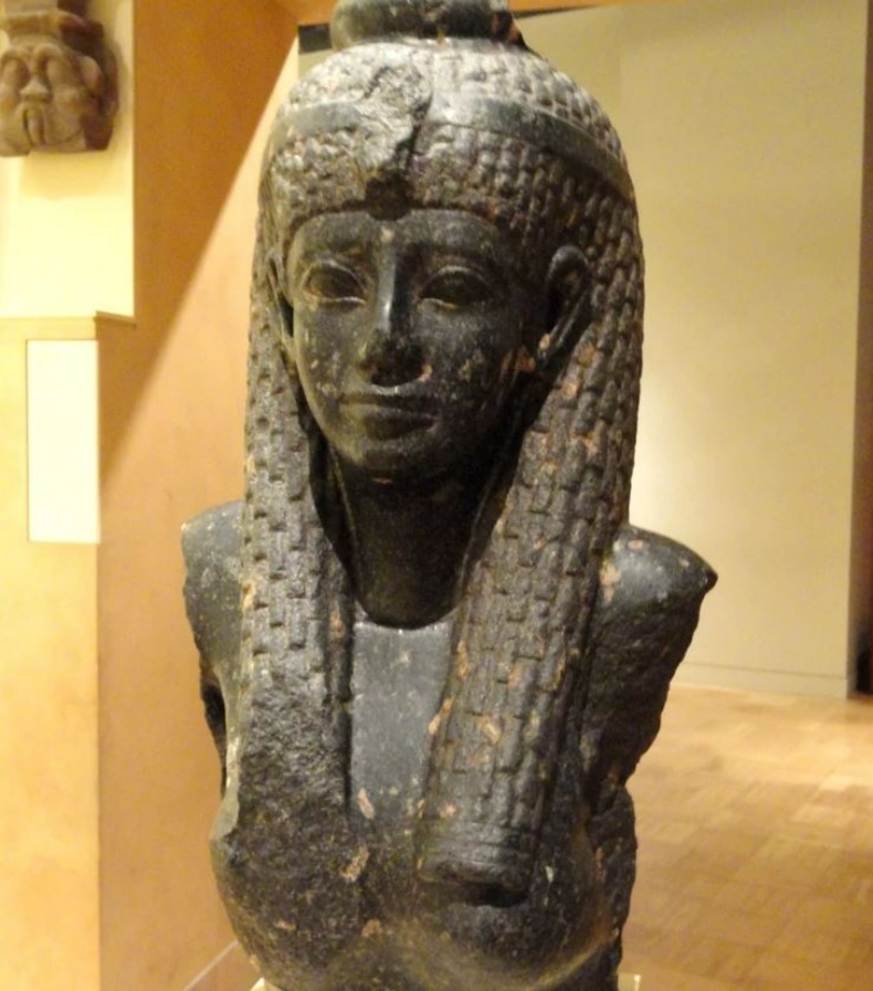 Египетийн хатан хаан Клеопатра үнэндээ египет эмэгтэй биш байсан