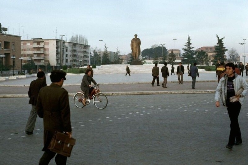 Албанид 1990 он хүртэл хувийн машин гэж байдаггүй байв