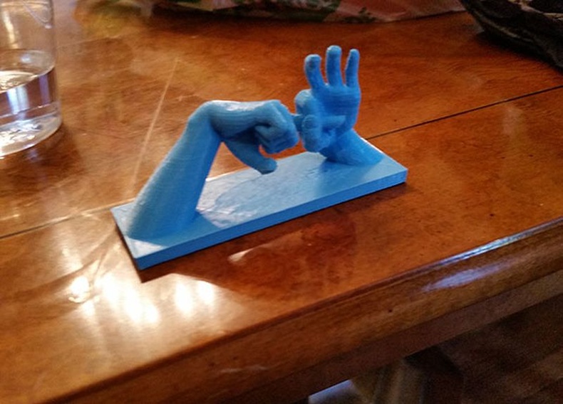 "3D принтертэй болсон аавын маань анхны бүтээл"