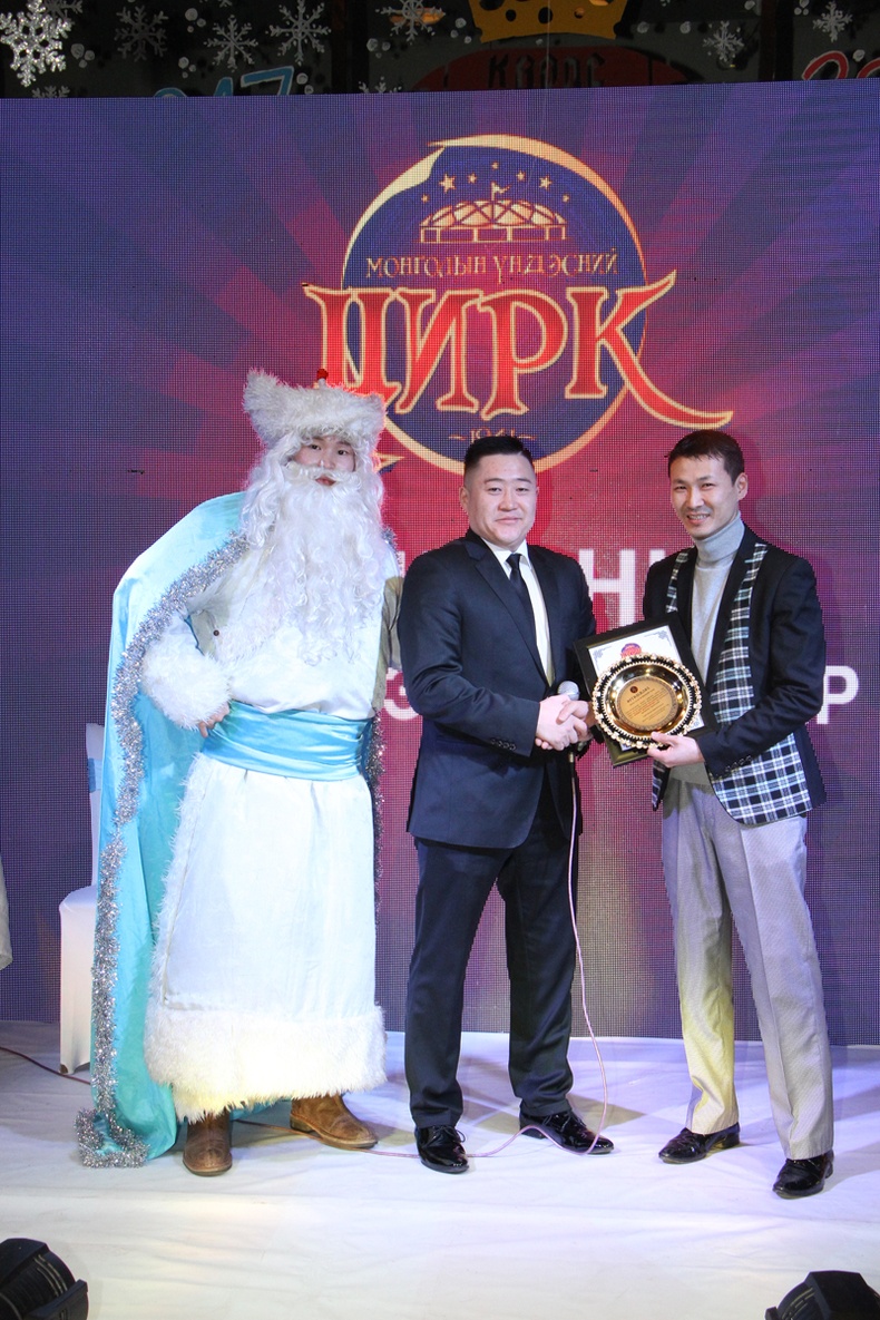 2017 оны Монголын Циркийн Шилдэг жонглёр төрөлд  МУСТА Б.ЧИНБАЯР