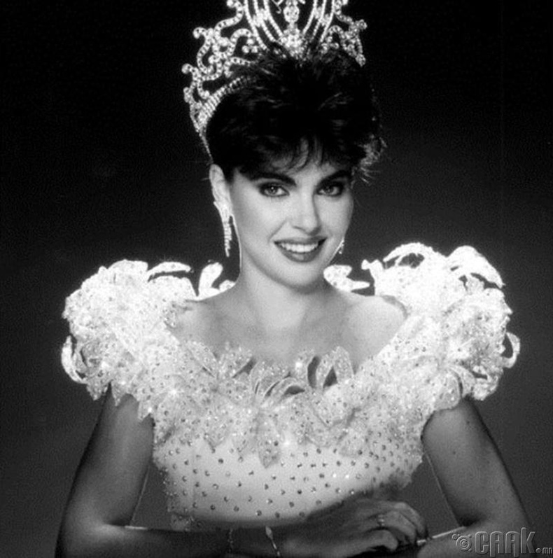 "Miss Universe-1986"-ын ялагч:Венесуэлийн гоо бүсгүй Барбара Паласиос, 22 настай, 173 см өндөр.