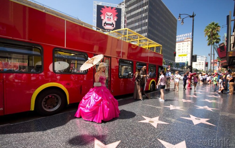 "Hollywood Walk of Fame"