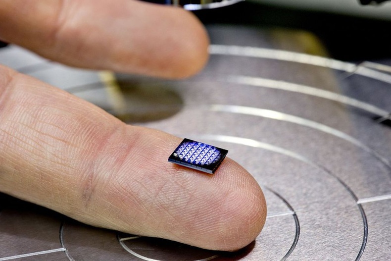Будаа шиг хэмжээтэй дэлхийн хамгийн жижиг компьютер