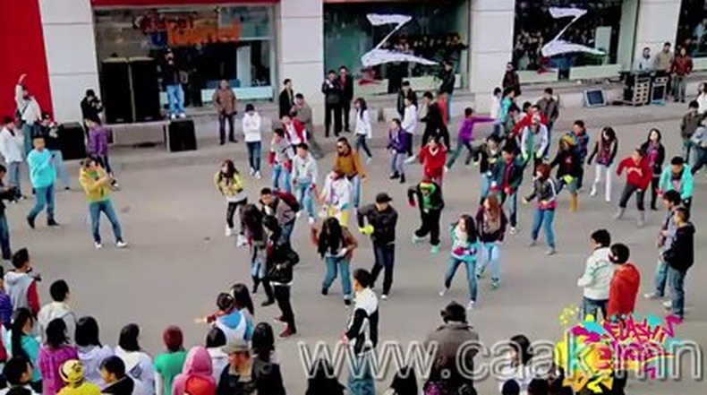 Залуусын ЖИНХЭНЭ ДАВАЛГАА - Be flash mob