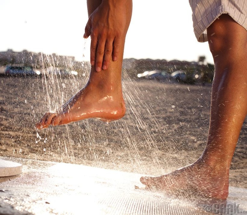 Хөл, гарнаасаа эхэлж угаадаг бол: