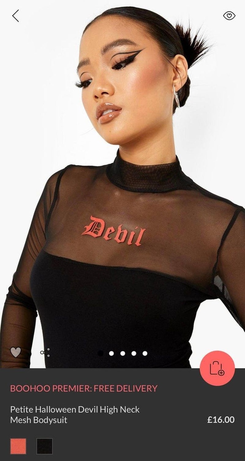 Үнэндээ "Devil" гэсэн бичиг гэнэ. Гэхдээ "дебил" л гэж уншигдаж байна
