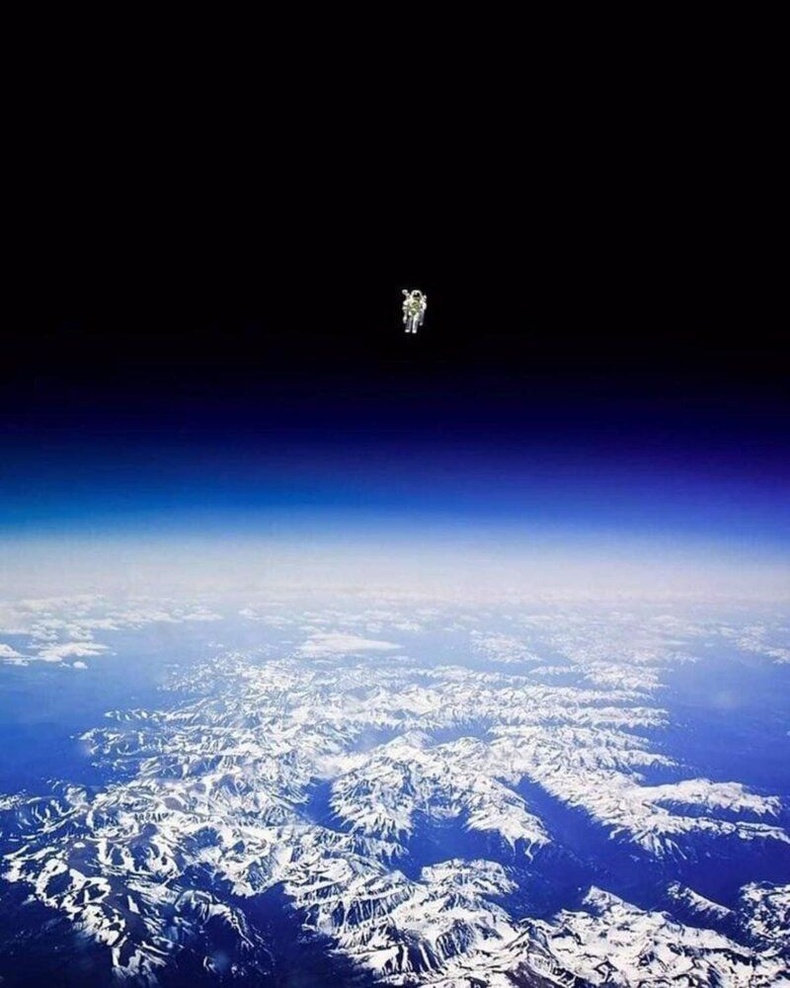 Сансрын нисэгч Брюс МакКэндлесс II нь задгай сансарт ямар ч бэхэлгээгүй жингүйдсэн анхны хүн болжээ