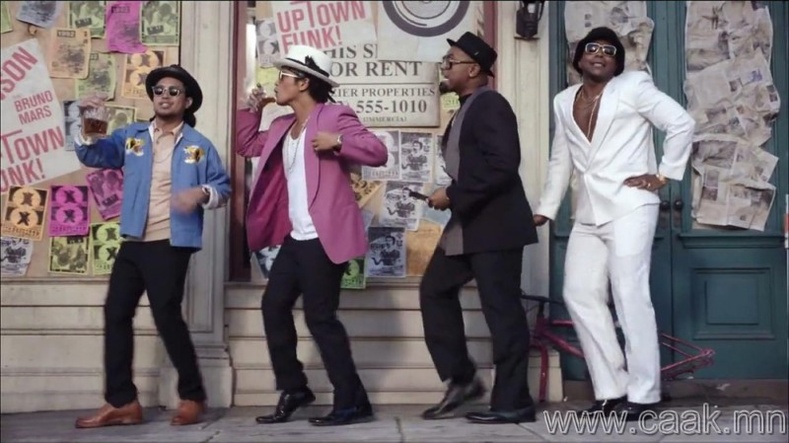 Mark Ronson ft Bruno Mars – “Uptown Funk”