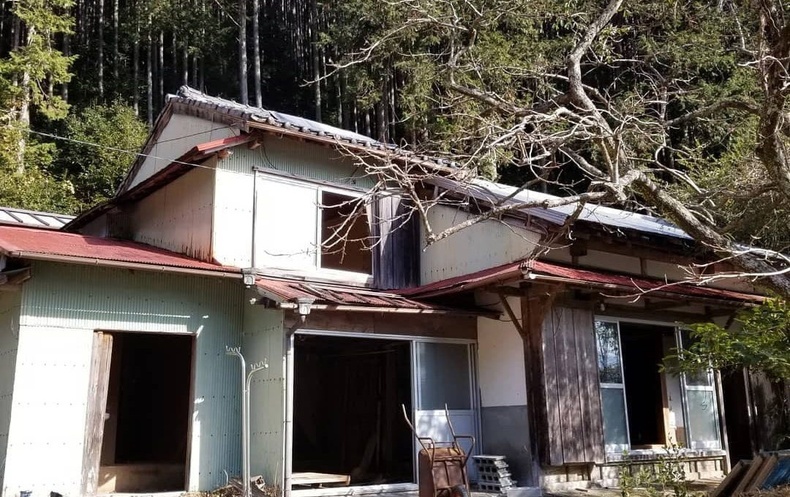 Японд хаягдсан "сүнстэй" байшингуудыг иргэдэд ердөө 500 доллараар зарж байна