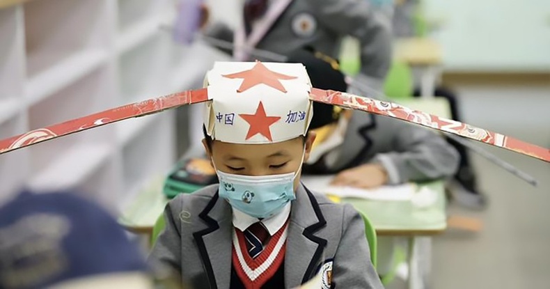 Сургуульдаа эргэн орсон хятад хүүхдүүдийн халдвараас сэргийлэх хөгжилтэй арга