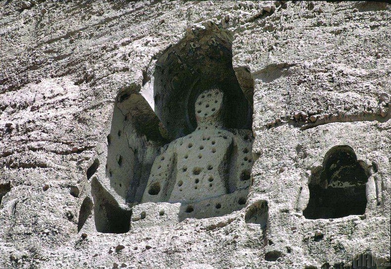 Бамианы хөндий дэх Буддагийн хөшөө. 2001 онд Талибанчууд хамгийн том хоёрыг нь устгасан.