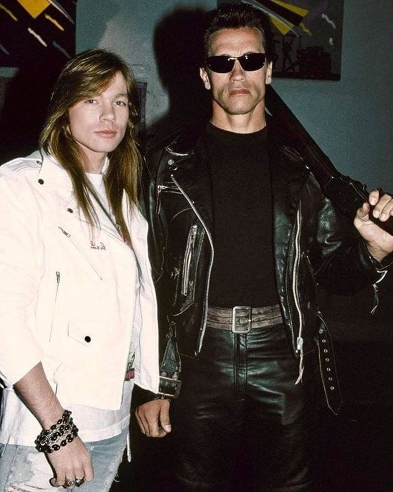 Guns N 'Roses хамтлагийн дуучин Эксл Рөүз жүжигчн Арнольд Шварценеггерийн хамт, 1991