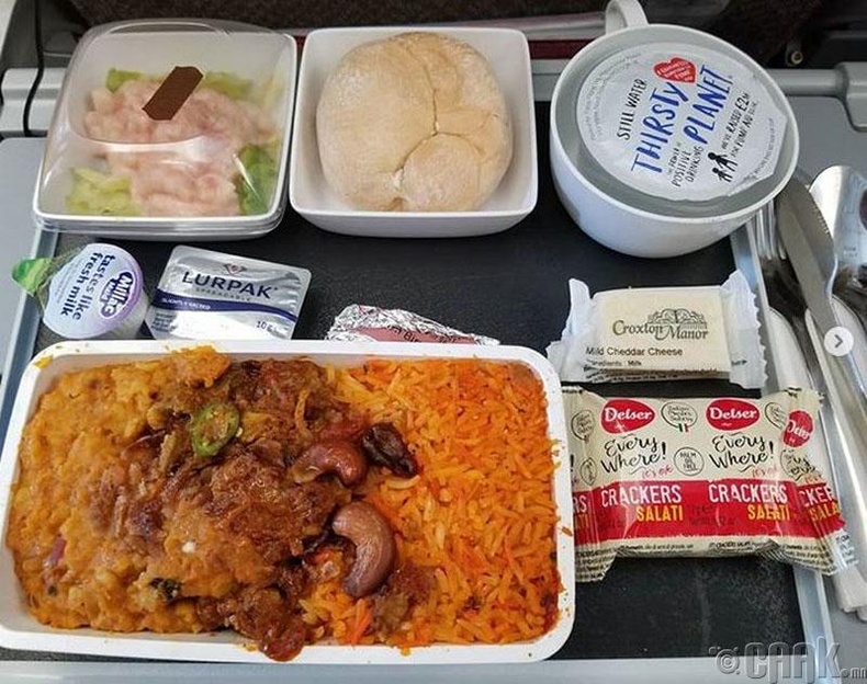"Singapore Airlines" - Хурганы мах, будаа, сам хорхойн салат