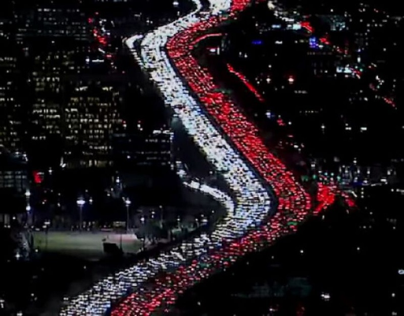 Талархлын баярын үеэрх замын хөдөлгөөн, Лос-Анжелес, АНУ
