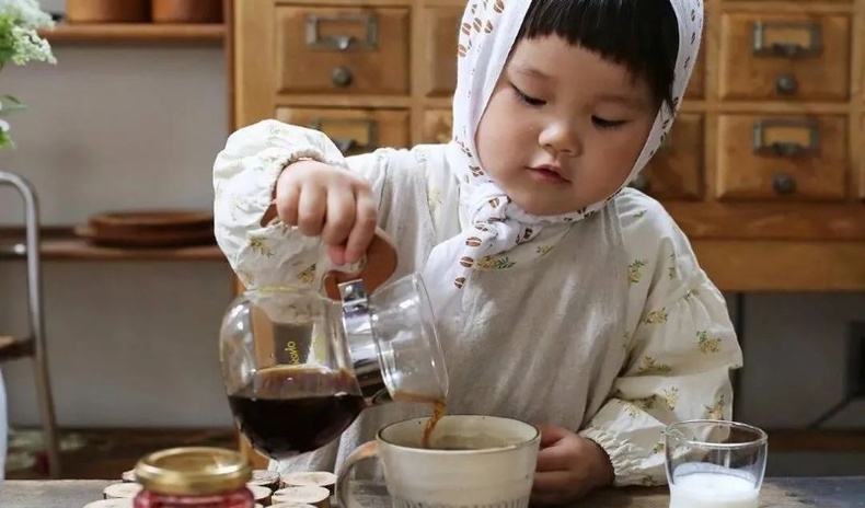 Дөрвөн насандаа өөрийн гэсэн кофены брэндтэй болсон Япон охин
