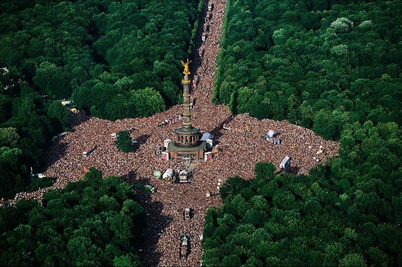 "Great Tiergarten" талбай дээр жил бүр зохиогддог "Love Parade" фестиваль - Берлин