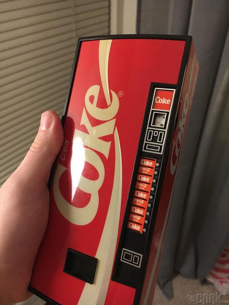 "Coca-cola" автоматыг дуурайлган хийсэн радио