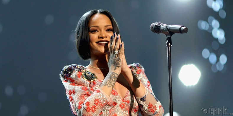 Рианна (Rihanna) - Үс засалтандаа жил бүр 1 сая доллар зарцуулдаг