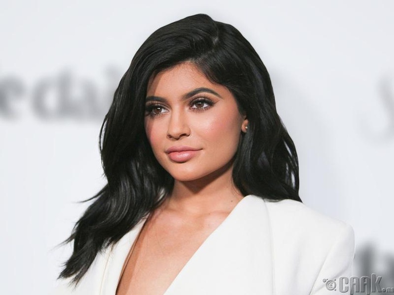 Кайли Женнер (Kylie Jenner) - 900 сая ам.доллар