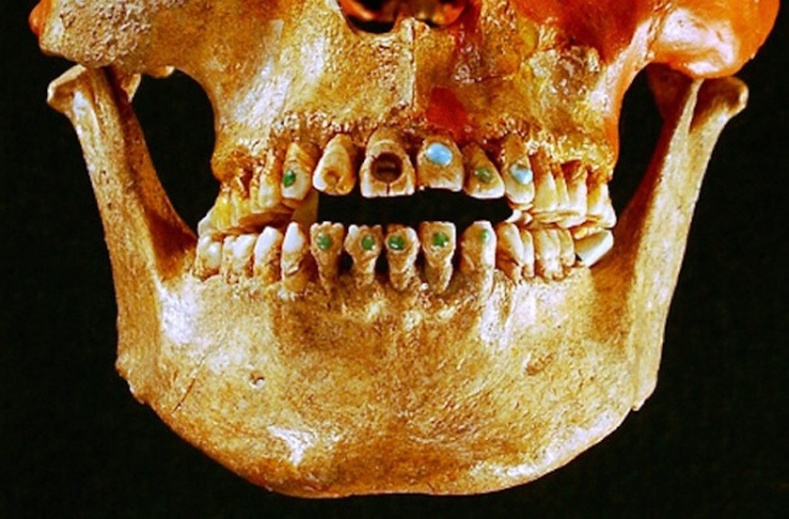 2500 жилийн өмнө унаган Америкчууд шүдээ чимэглэдэг байжээ