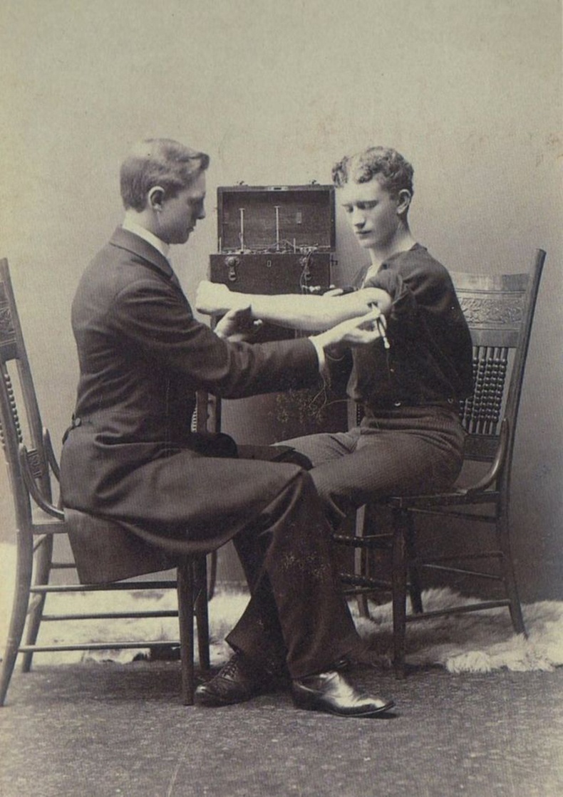 Анхны зүрхний хэмнэл бичигч аппарат - 1887 он