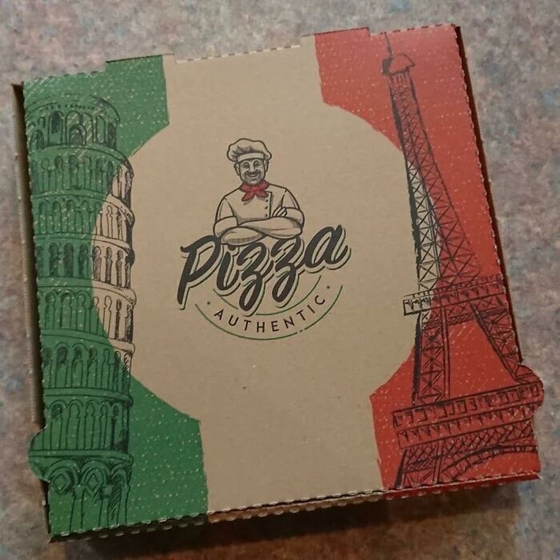 "Сонгодог итали пицца. Гэхдээ яагаад ч юм Эйффелийн цамхгийн зураг хайрцаг дээр нь тавьжээ"