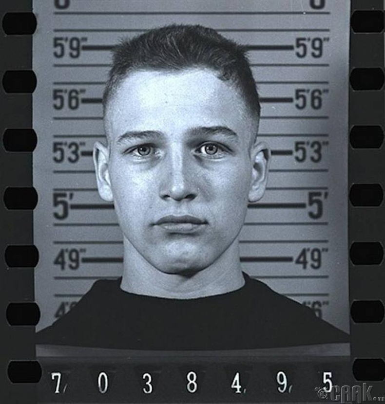 Пол Ньюман, 18 настайдаа (1943)