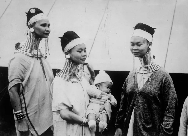 Бирм эмэгтэйчүүд Лондонд ирсэн нь, 1935