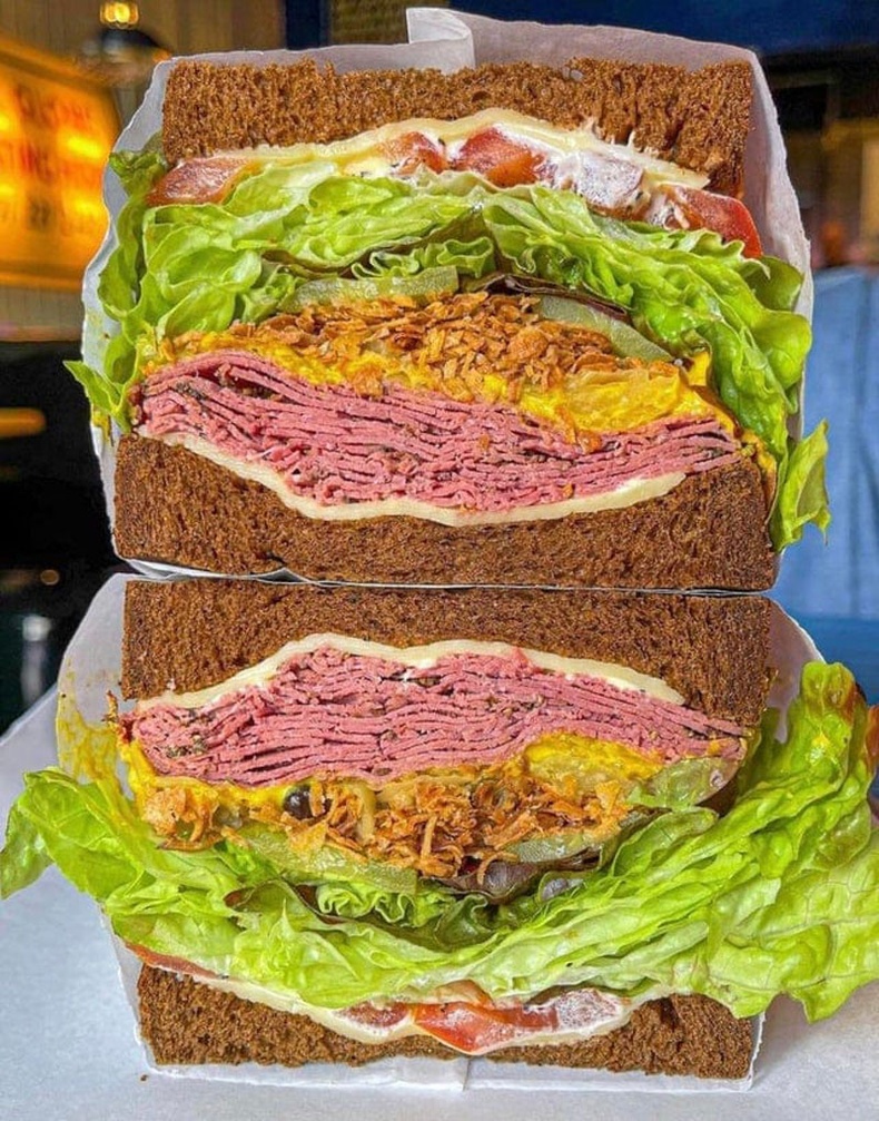 Тольны тусгал мэт харагдах сендвич
