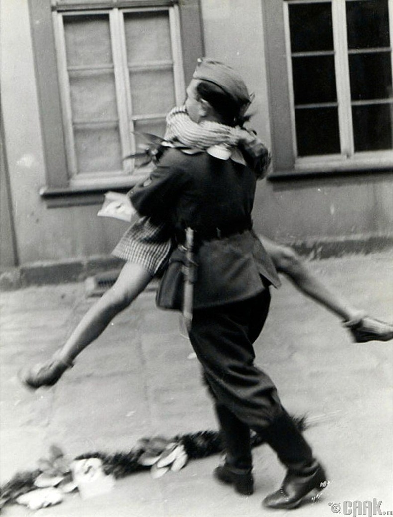 Гэртээ ирлээ, 1940 он