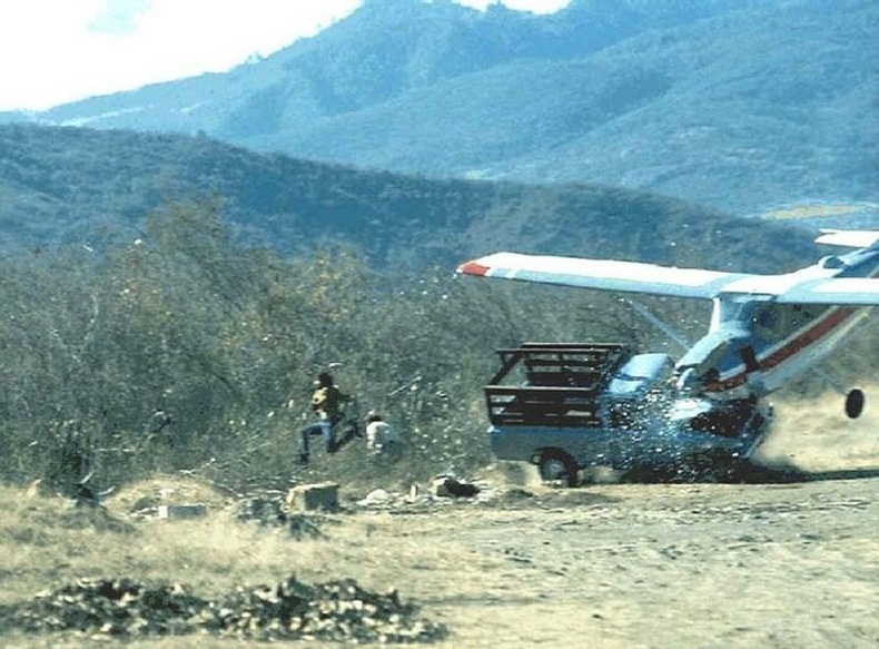 Хүчтэй салхинаас болж онгоц нь осолджээ - 1976 он