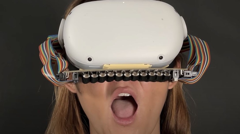 Хүний мэдрэхүйд нөлөөлж чаддаг VR төхөөрөмж зохин бүтээжээ